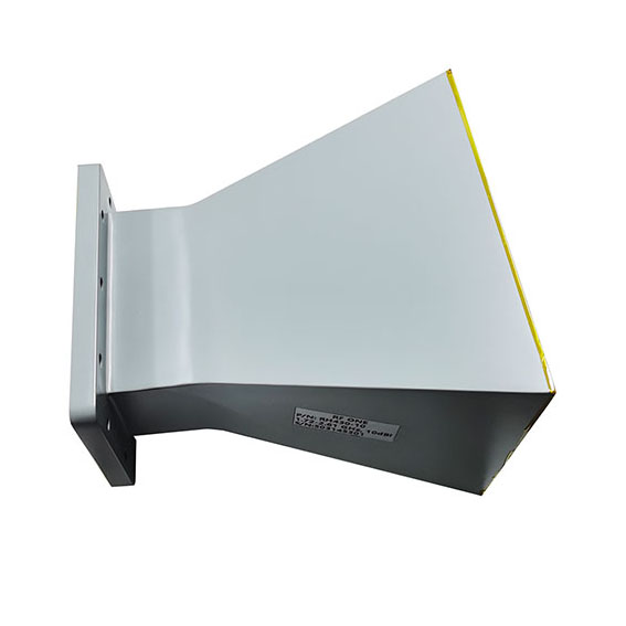 10 dBi Gain, 1.72-2.61 GHz, WR430 Standard Gain Horn with UDR22 Flange